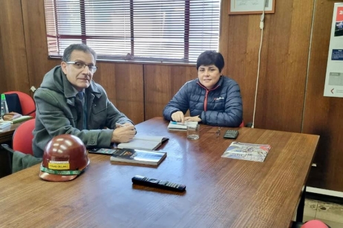 Presidente Fernando Orellana se reune con la representante de los trabajadores..